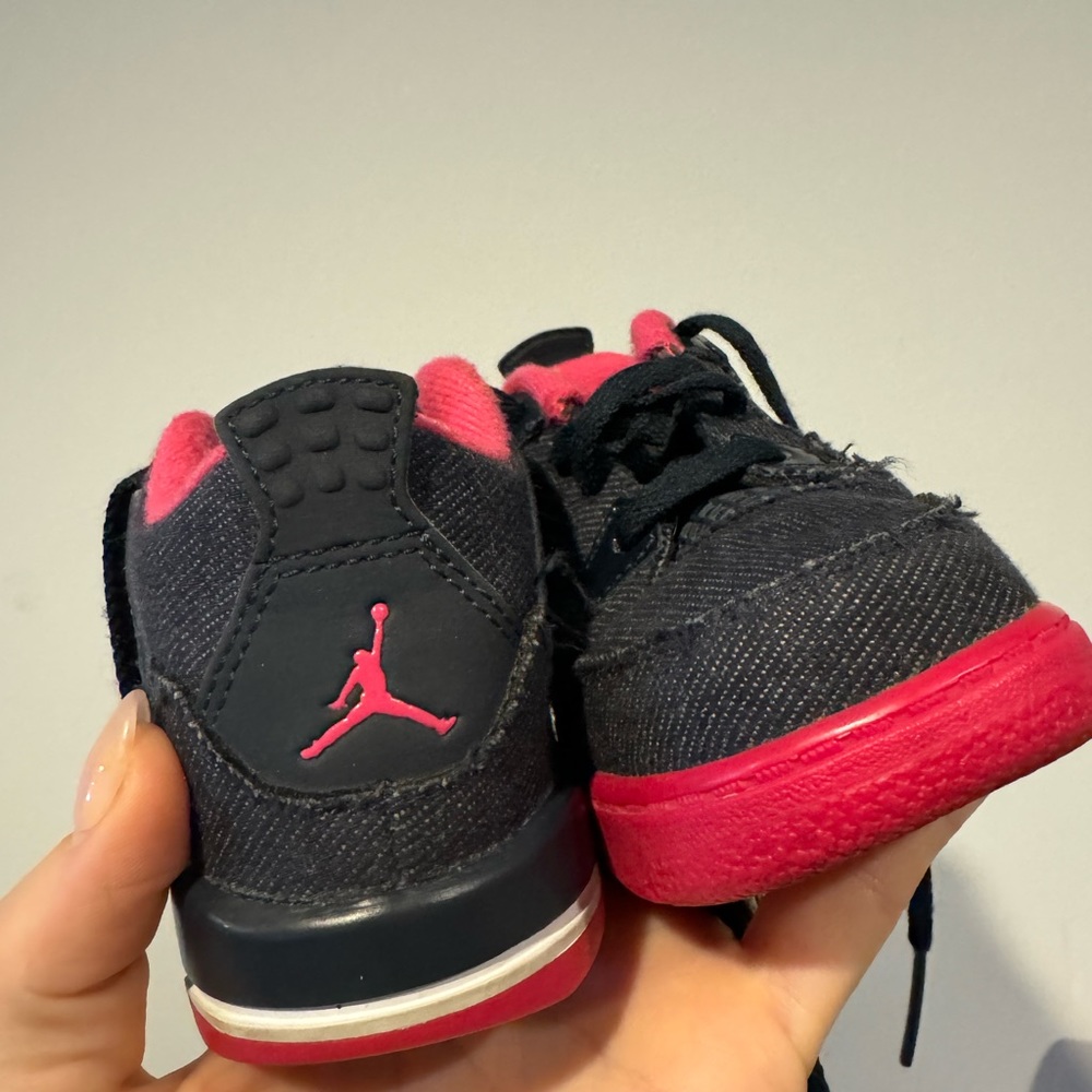 Nike toddler sneakers 7C